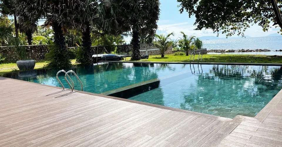 Clip-Lock Aluminum Co-Extrusion Decking Saves Builders Time and Effort