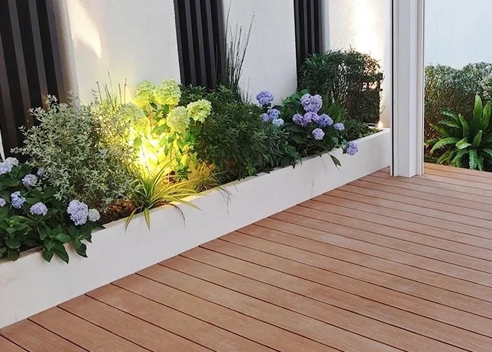 A Surlyn resin layer guards the aluminum against damage from sun or rain