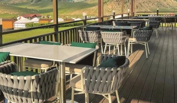 ALumverde delivers reliable performance that suits commercial outdoor areas