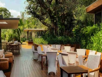 Keeping Guest Feet Cool with 30% Heat-Insulating ALumverde Decking_compressed_compressed (1)