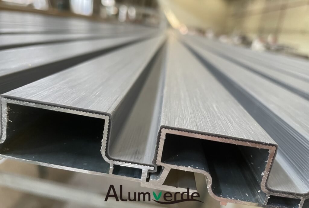 Surlyn co-extruded aluminum offers durable 3D texture and heat resistance