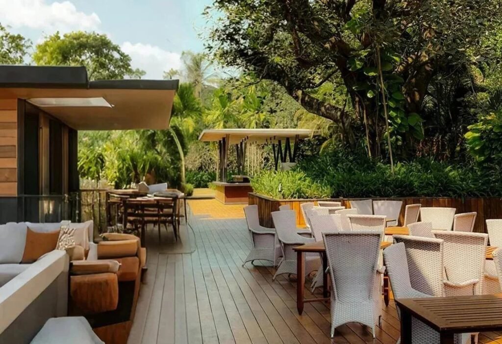 Co-extrusion aluminum cladding enhances elegant hospitality entrances and outdoor lounges