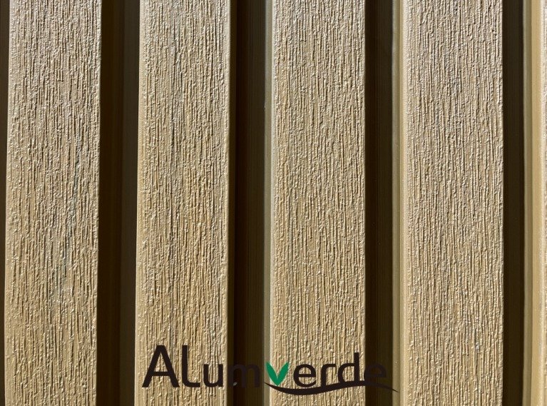 Fire-rated co-extrusion aluminum cladding mimicking natural 3D wood grain textures