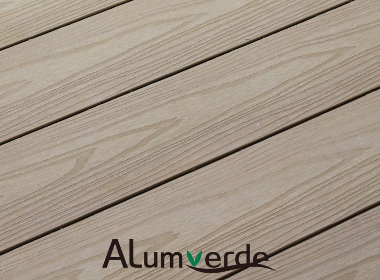 Slip resistant co-extrusionaluminum decking with built in drainage channels