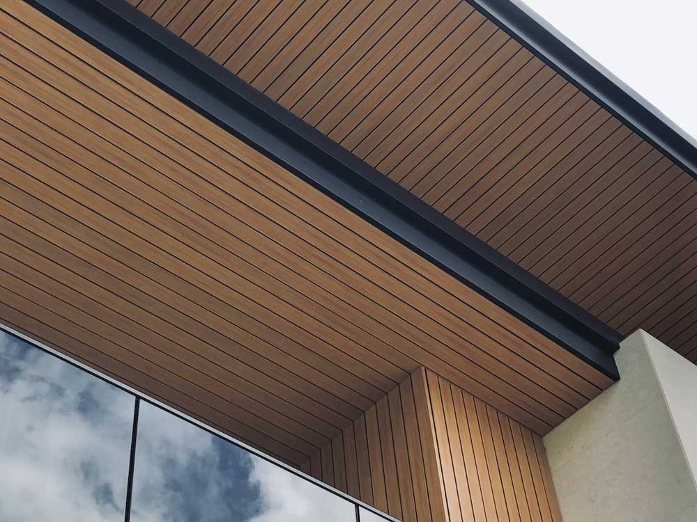 Transforming Entryways with Shiplap Cladding and Integrated Lighting