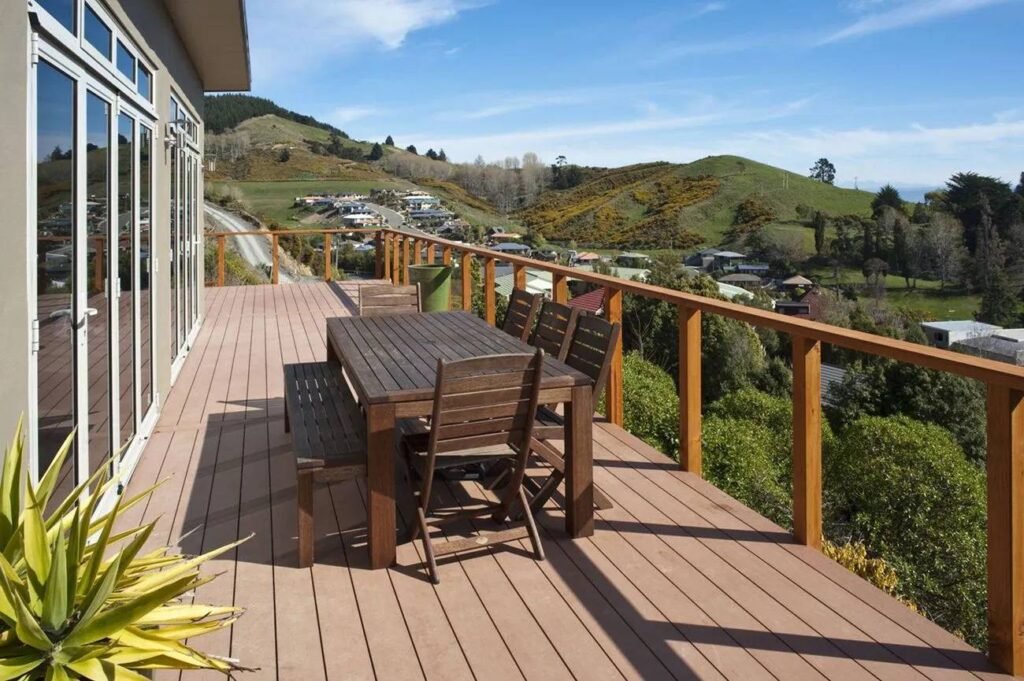 Using Matching ALumverde Tubes and Decking to Zone Open-Concept Landscapes